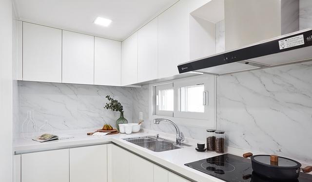 喜欢现代风格的有福了，这个126的家温馨又雅致，可以当作参考