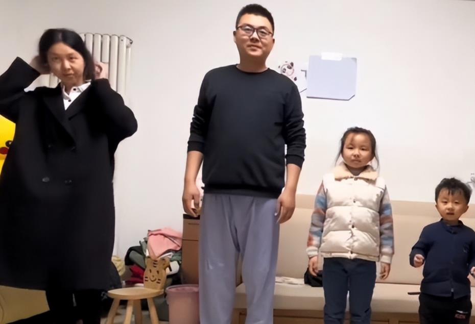 奇奇|田静晒儿子奇奇帮忙干活画面,浇水样子太可爱,长大前途不可限量