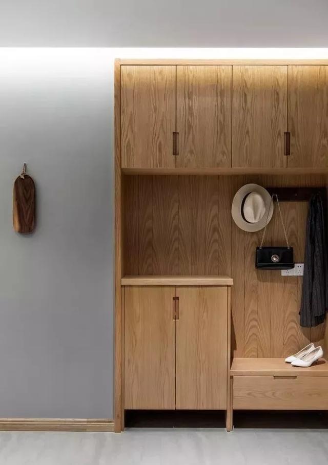 换鞋凳+鞋柜,这样的玄关才是明智的设计,后悔我家没这样装