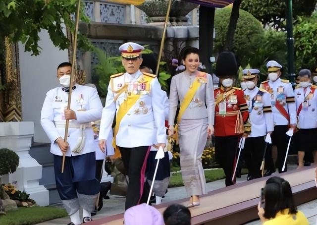 苏提达|苏提达庆生宴稍显冷清，三位子嗣尽数缺席，唯有玛哈出镜贴身相伴