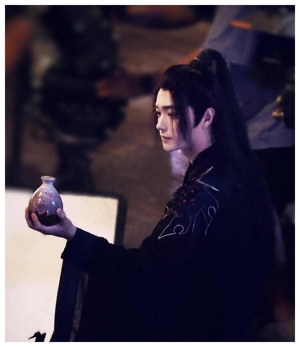 |妆造退步?虞书欣许凯《仙剑6》钓鱼路透遭吐槽,网友:好显胖