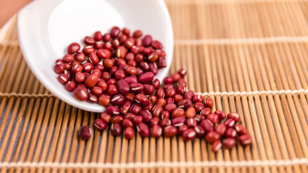 肝脏|女性经期,适合吃这3种食物,需避免2种食物,早了解早受益