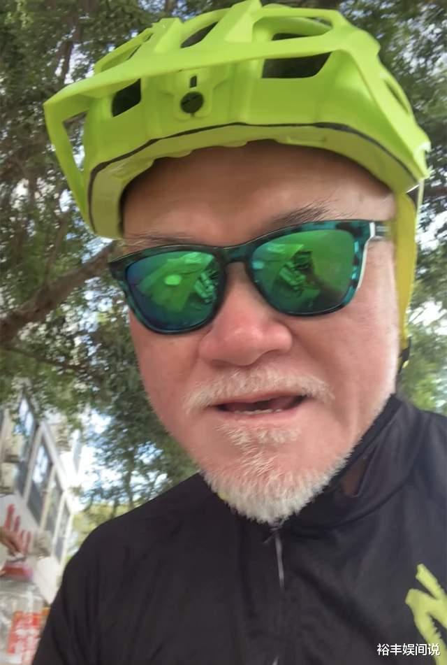 杨幂|67岁港星现身内地无人识!街边吃两块钱的豆腐脑,胡子拉碴状态好