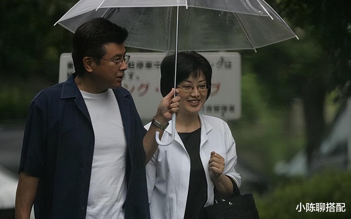 阔腿裤 62岁的山口百惠微胖也气质，穿衣简约不扮嫩，自然老去的样子真美