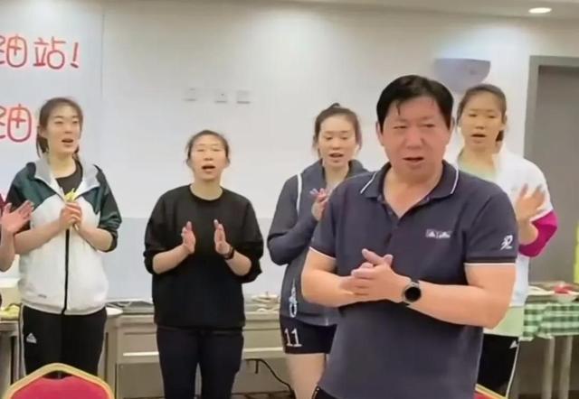 |61岁生日快乐！王宝泉“喜提”一场庆生仪式，未来或执教中国女排