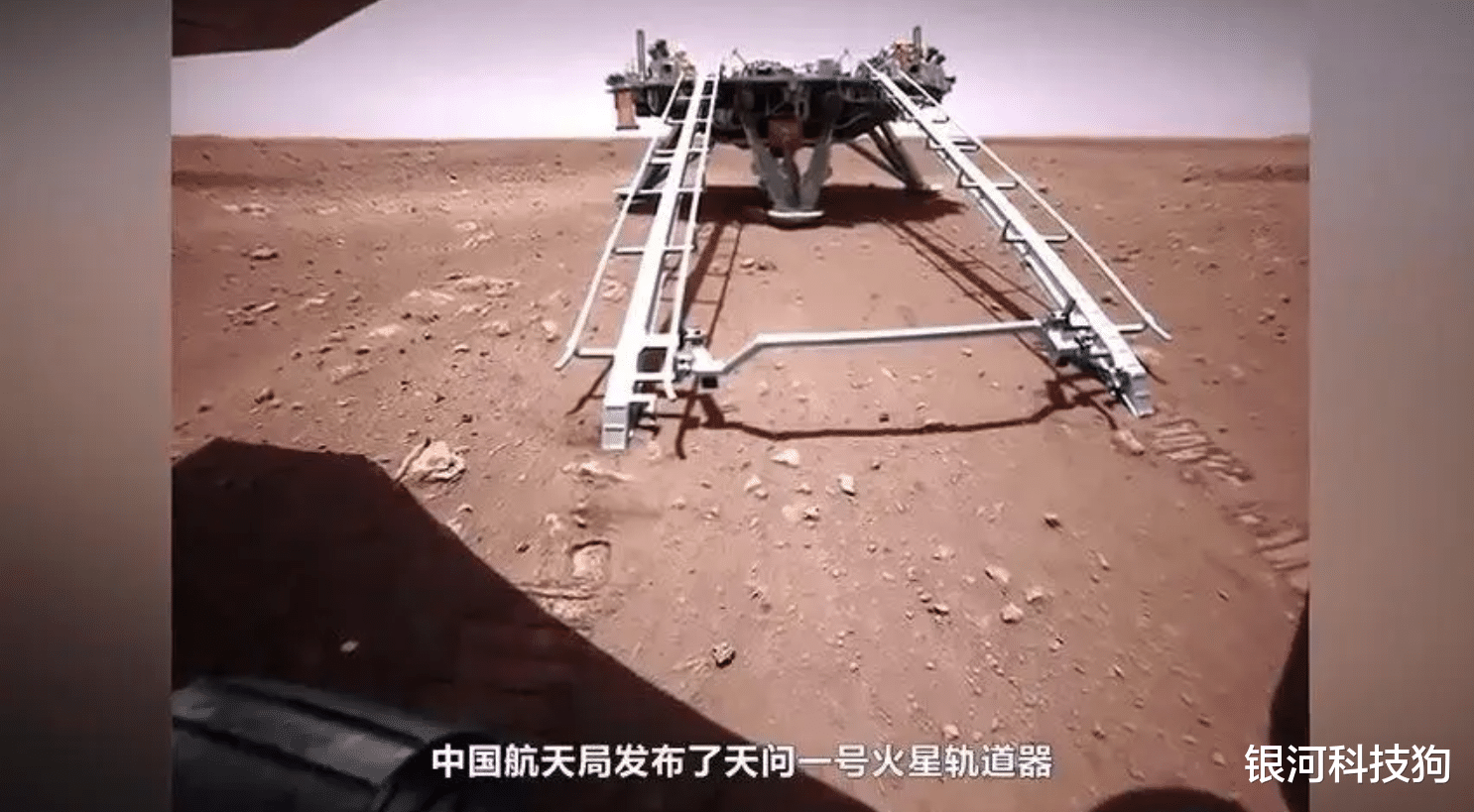 美“洞察号”布满灰尘将停止工作,中国“祝融号”能坚持多久?