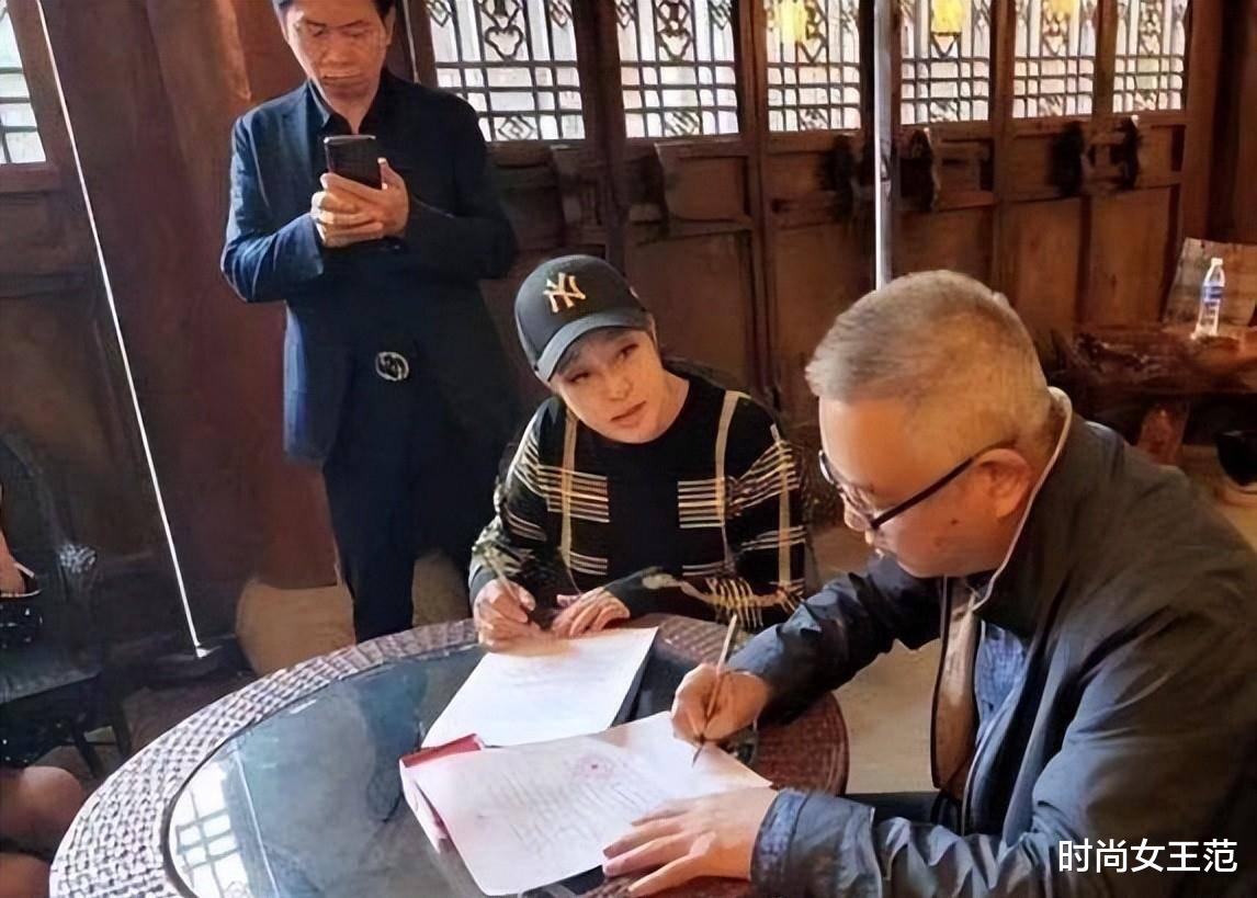 刘晓庆|刘晓庆刚过70岁就选了墓地!回老家都是素颜,真实老人一点不假!