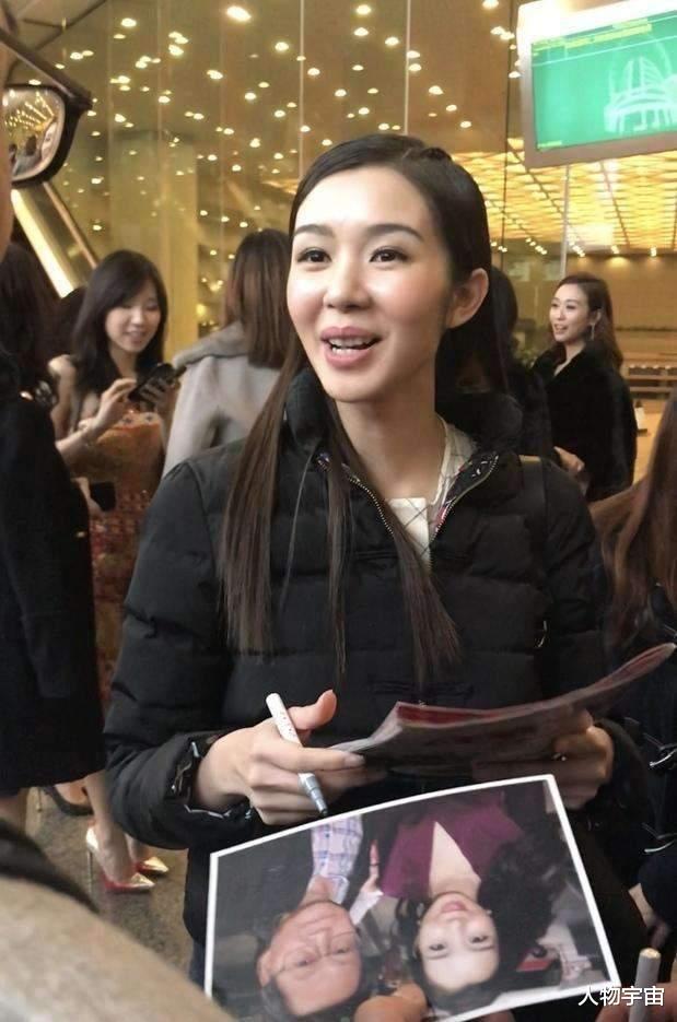 麦明诗|她受力捧时转行，爱秀好身材，高情商回网友，这位10优港姐“有料”