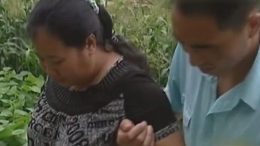 女子自称“怀孕”四年未生，腹中孩子身怀绝技，可以隔腹与人交流