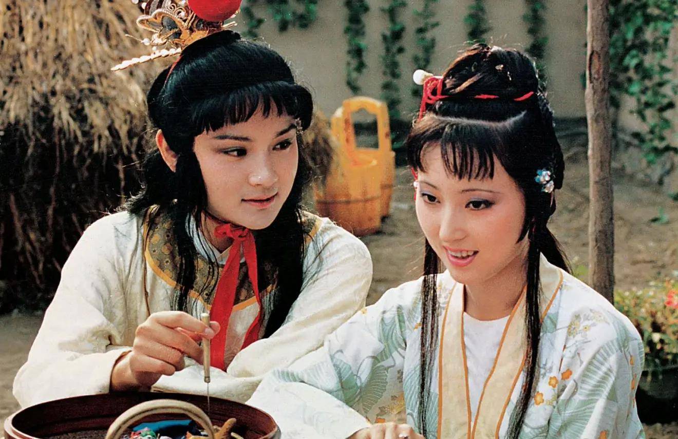 陈晓旭|欧阳宝玉发文悼念陈晓旭，怀抱19年前旧物引泪目，忆生前相处细节