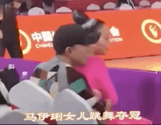 马伊琍|文章离婚后寄情于健身,晒锻炼视频青筋暴起表情狰狞,金项链抢镜