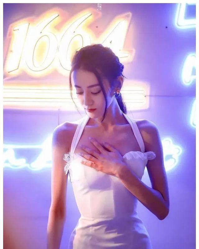 明星|这女明星不是在健身,而是在换头!