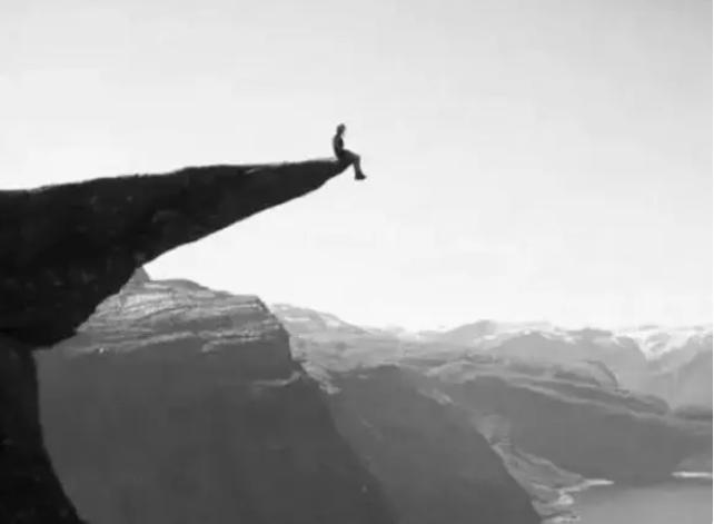 王迪|痛心!44岁王迪抛下妻子俩娃坠亡,杨丽萍悲痛发文,头像早有预兆