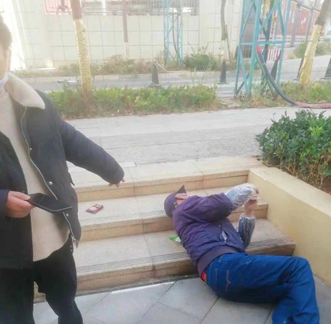 老人摔倒了你扶不扶,退伍军人用行动来回答