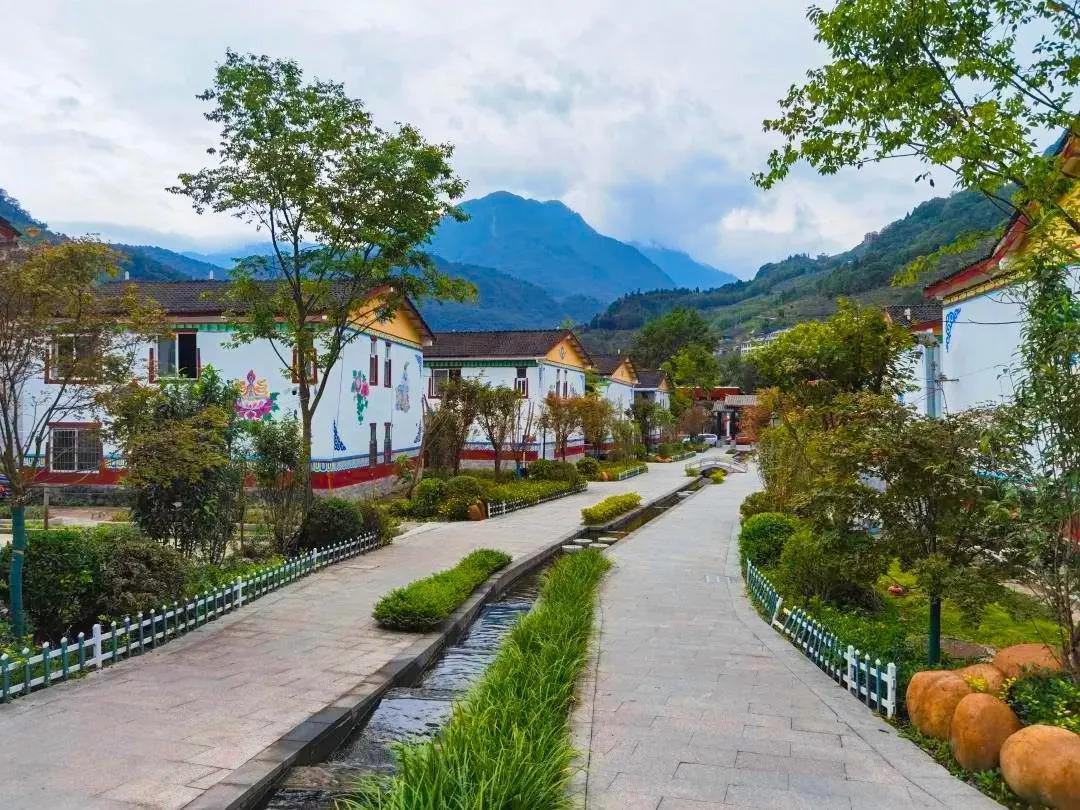 文旅部|四川一避暑胜地，水乡和藏寨的结合体