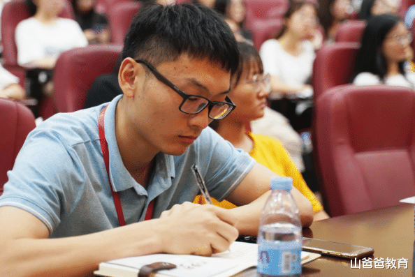 法术|专科生一路考到名校成为博士，不料求职遭拒，理由现实且扎心