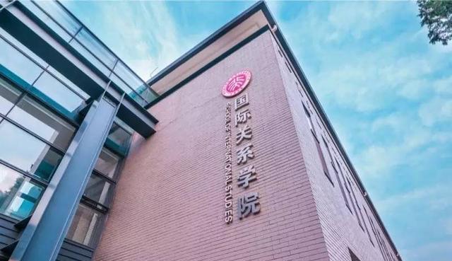 大学|网红教授说大学：有两类弱势群体，一种人高高在上