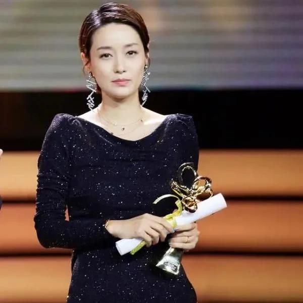 姚笛|出轨门9年后,40岁的姚笛再惹众怒:你不要脸的样子,真丑