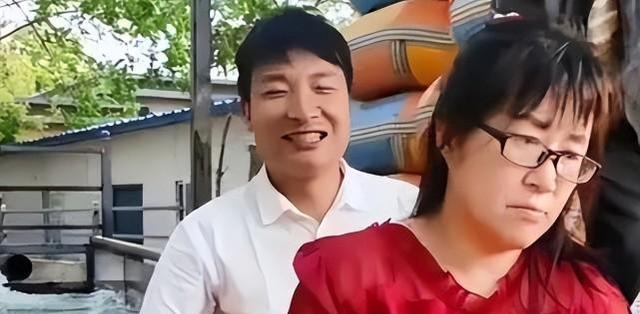 余秀华|杨槠策直播间出现紫衣女子,曝光新恋情,称要让余秀华后悔