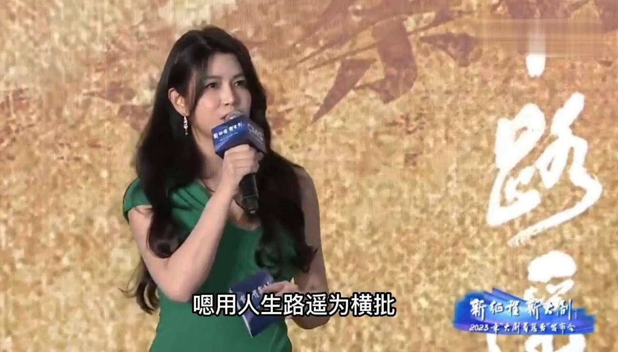 陈晓|陈妍希夫妇同台秀恩爱,陈晓笑得合不拢嘴,沉浸爱情的模样有点憨