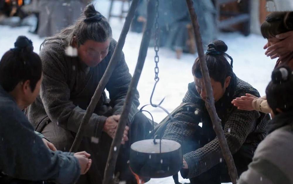 尹峥|《卿卿日常》尹峥李薇圆房,雪地拥抱被甜哭,一起回霁川超治愈