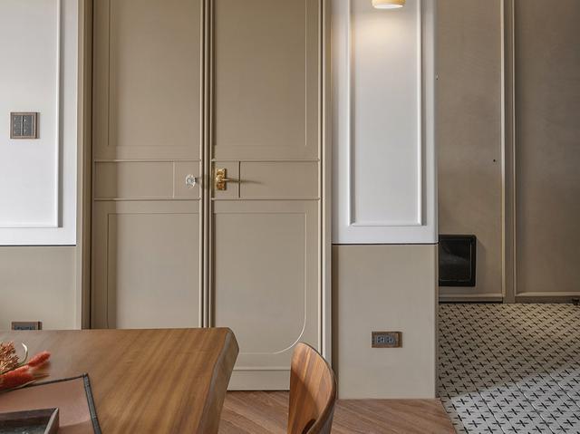 发现一对作家夫妻的房子：耐看的原木风+法式风，这审美真的高级