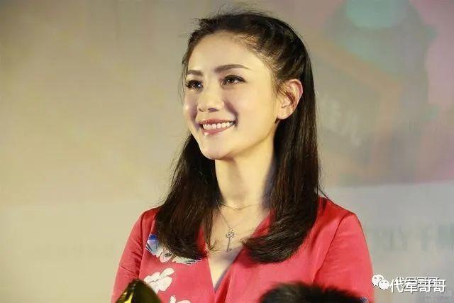 秦岚|她曾是美女主持人,嫁给演员生两个儿子,如今46岁婚姻生活很幸福