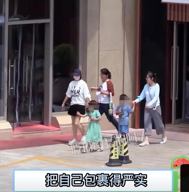 张雨绮|张雨绮罕见带着龙凤胎露面!俩助理全程陪伴,饭后与小男友甜蜜约会