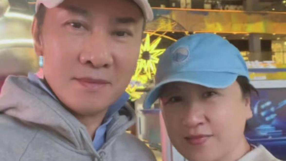 明星素颜|江涛穿8000元衣服秀恩爱，富家女老婆素颜白皙，结婚36年夫妻相明显