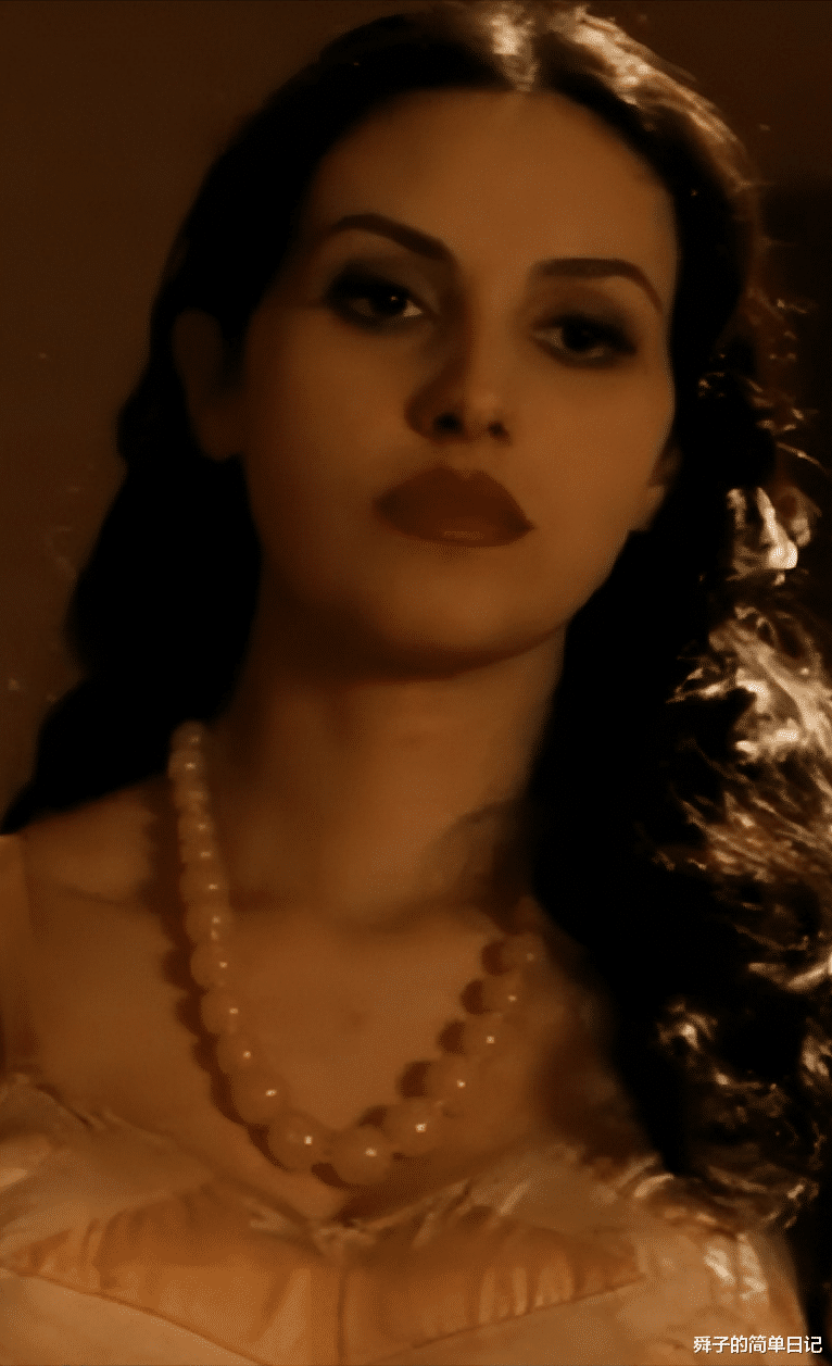 西西里的美丽传说|酷似莫妮卡·贝鲁奇的女孩,出演《西西里的美丽传说》,作品推荐