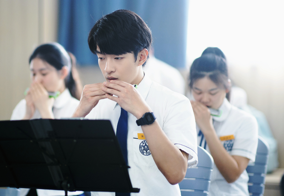 一闪一闪亮星星|屈楚萧携新甜宠剧来袭，搭档实力派女神，阵容颜值亮眼，热剧无疑