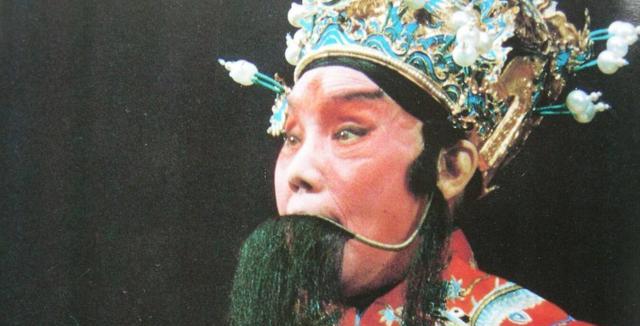 京剧|过去京剧演员年过花甲也离话筒很远，现在京剧演员离开话筒不会唱