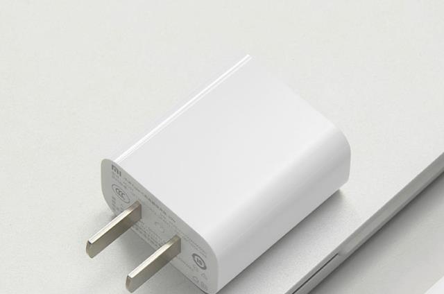 iPhone14“冲销量”，苹果加大备货量，用户要买原装充电器吗？