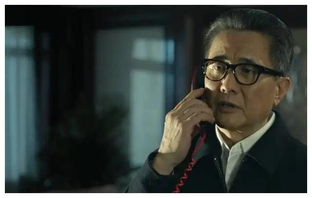 迪丽热巴|“抱不起来”的迪丽热巴,成了内娱男星的一块试金石?