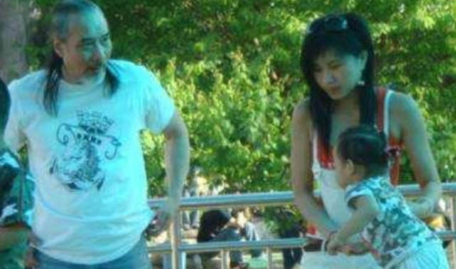 徐少强|2017年67岁的徐少强身陷“蛋糕事件”,和23岁身材劲爆的网红罗云琦隔空开战