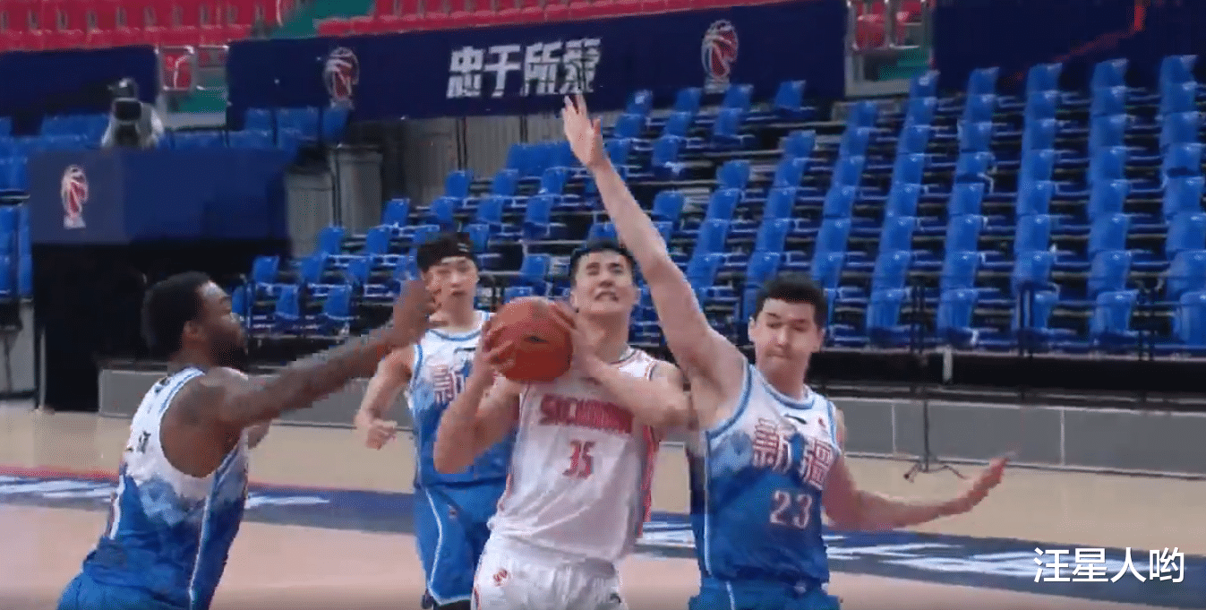 新疆男篮|97-102！新疆男篮轰然倒下，最后时刻遭3分球绝杀，破2大纪录