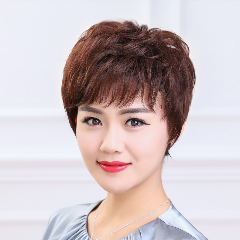 女人迈入中年，别瞎折腾头发了，准备好这四款假发，重显年轻姿态.