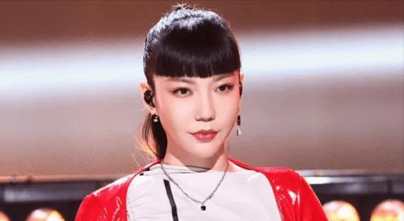 吴莫愁|吴莫愁：从代言费过亿到县城卖唱，还惨遭淘汰的她，还有机会吗？