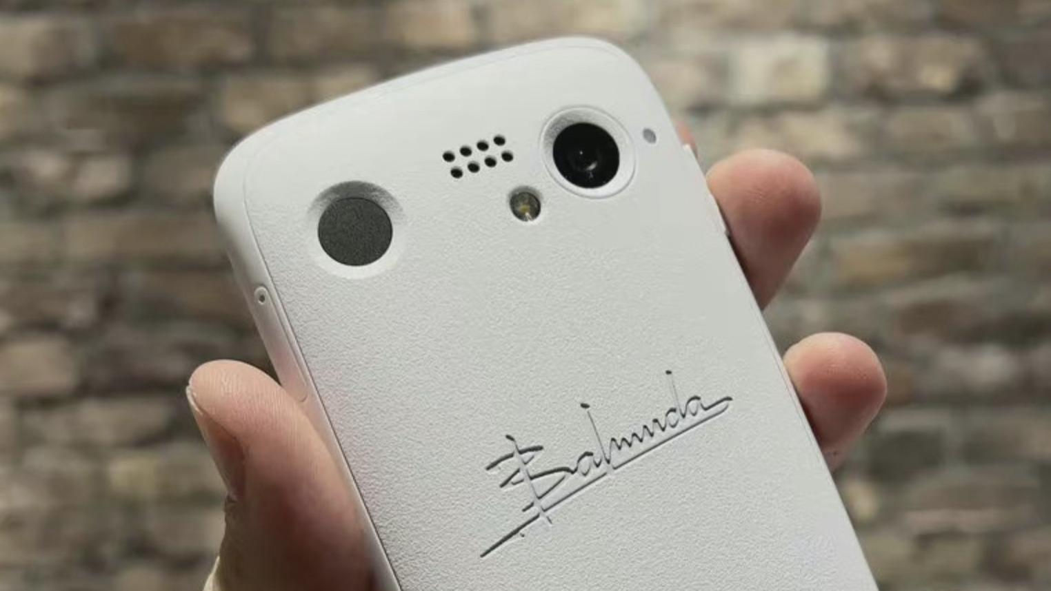 小屏|巴慕达小屏手机，4.9英寸+曲线机身，仅开售两个月就停售了！