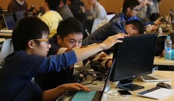 大学|高收入大学专业排行榜，药学专业榜上有名，榜首月薪让人心动