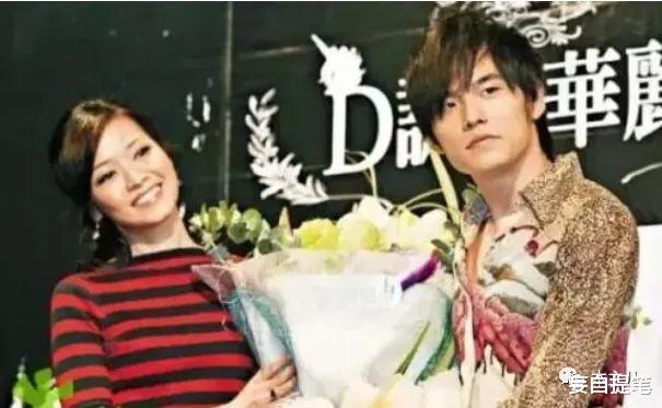 侯佩岑|“人间清醒”侯佩岑：和周杰伦相恋4年，33岁嫁富商，39岁生二胎