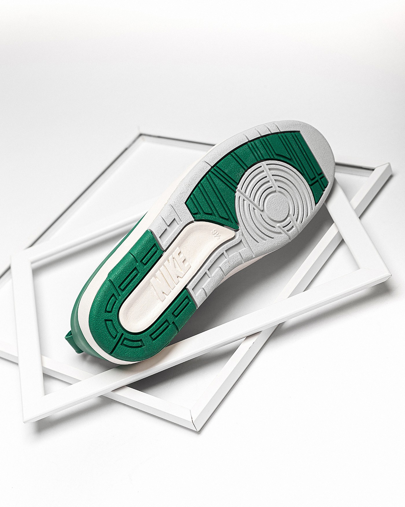 全网首发！今年第一双芝加哥配色的 AJ 的联名鞋！没想到居然是这双！