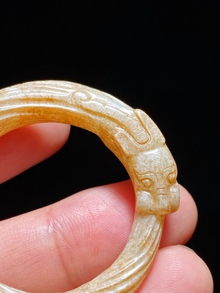 和田玉籽料|汉 和田玉籽料受沁 咬尾龙 绞丝环 挂件把件