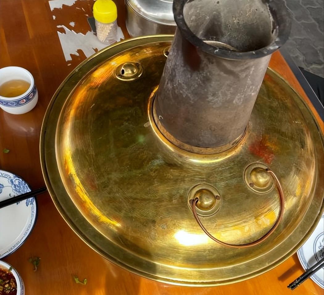 新疆维吾尔自治区|6个重庆人来新疆玩，在景区不听劝点了2个菜花了470，端上来愣了