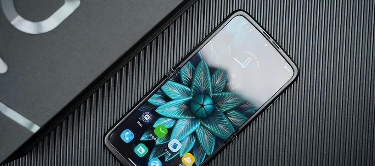 |折叠屏价格下放，12G+512G跳水500！摩托罗拉豁出去了