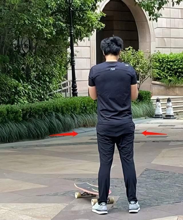 连后背都成了槽点,疯狂健身的彭于晏雨燕甚至把自己傲人的曲线变成了