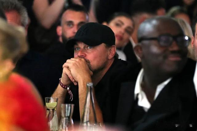 莱昂纳多·迪卡普里奥|48岁的莱昂纳多·迪卡普里奥与19岁嫩模伊登·波拉尼引发了约会谣言