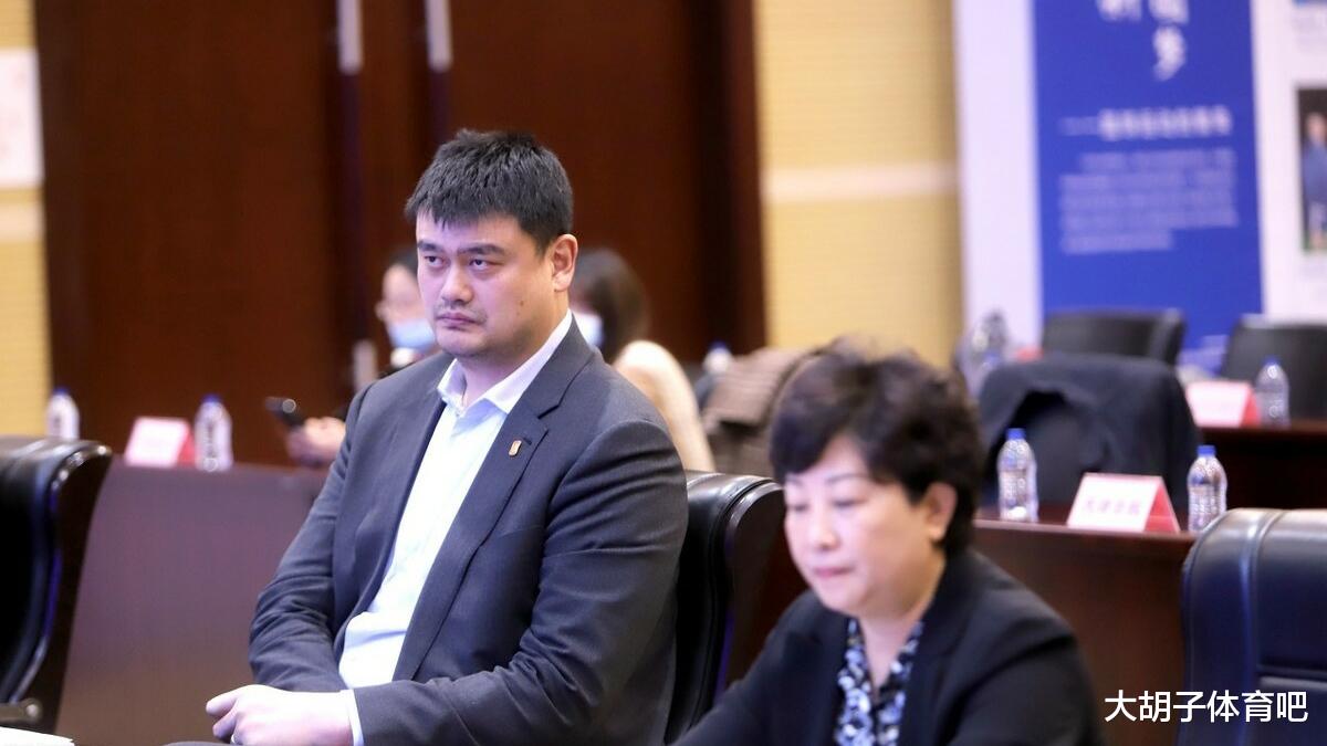 姚明|CBA再度上演荒唐一幕！两主帅当众国骂对喷，姚明或狠心重罚