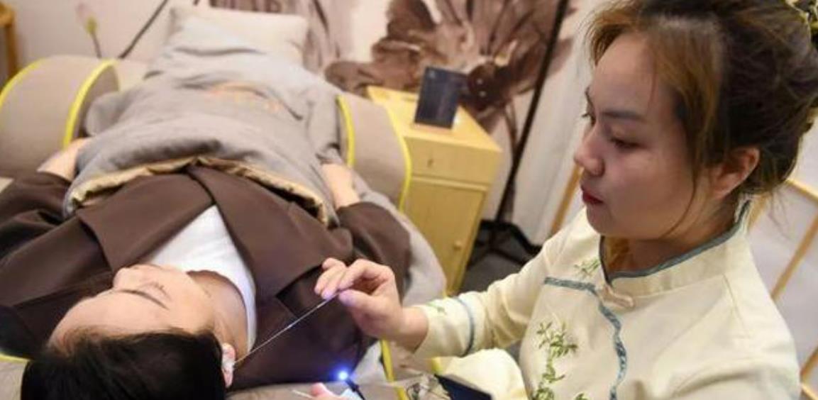 银耳|“采耳”还是“采花”？披着养生外衣打擦边，这个行业或有内幕？