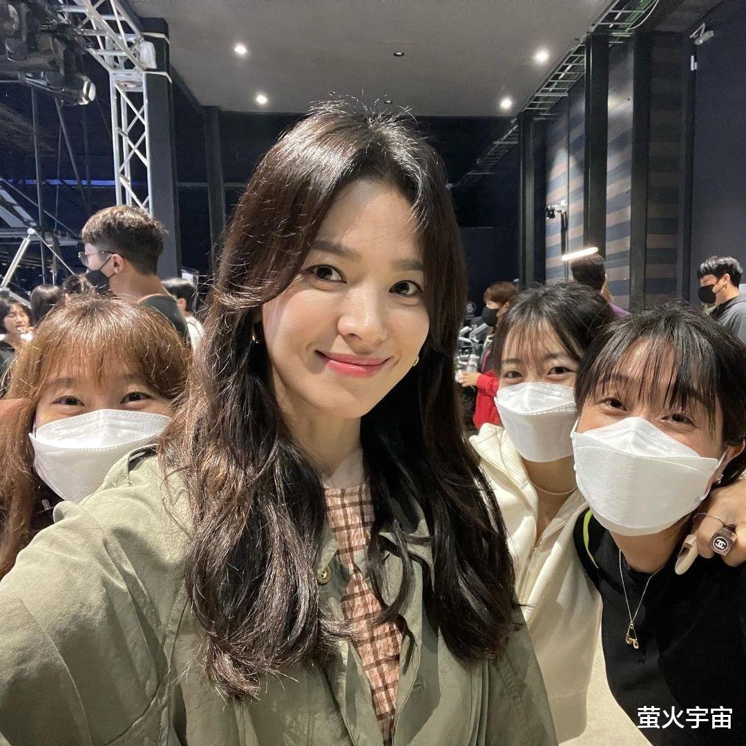 宋慧乔|40岁宋慧乔晒照五官柔美零毛孔，新剧收视高开低走，“韩剧女王”地位不保